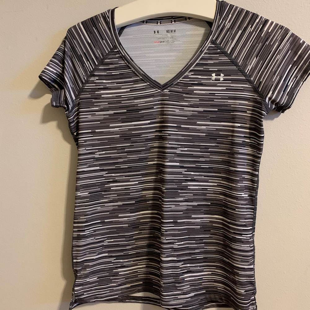 Under armour v neck fitted short sleeve